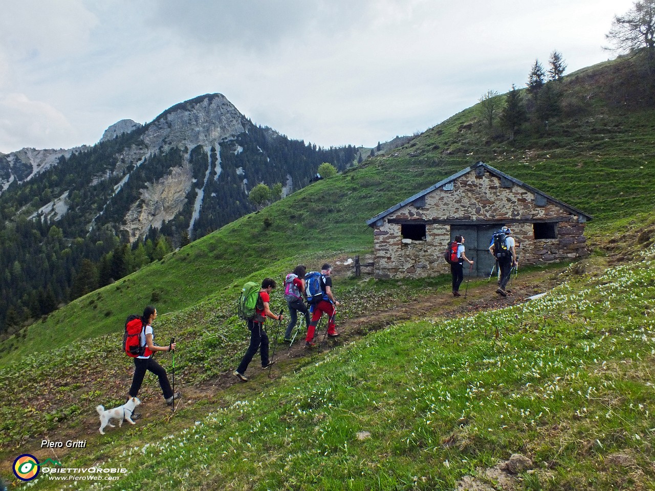 14 Altra baita con vista in Badile.JPG